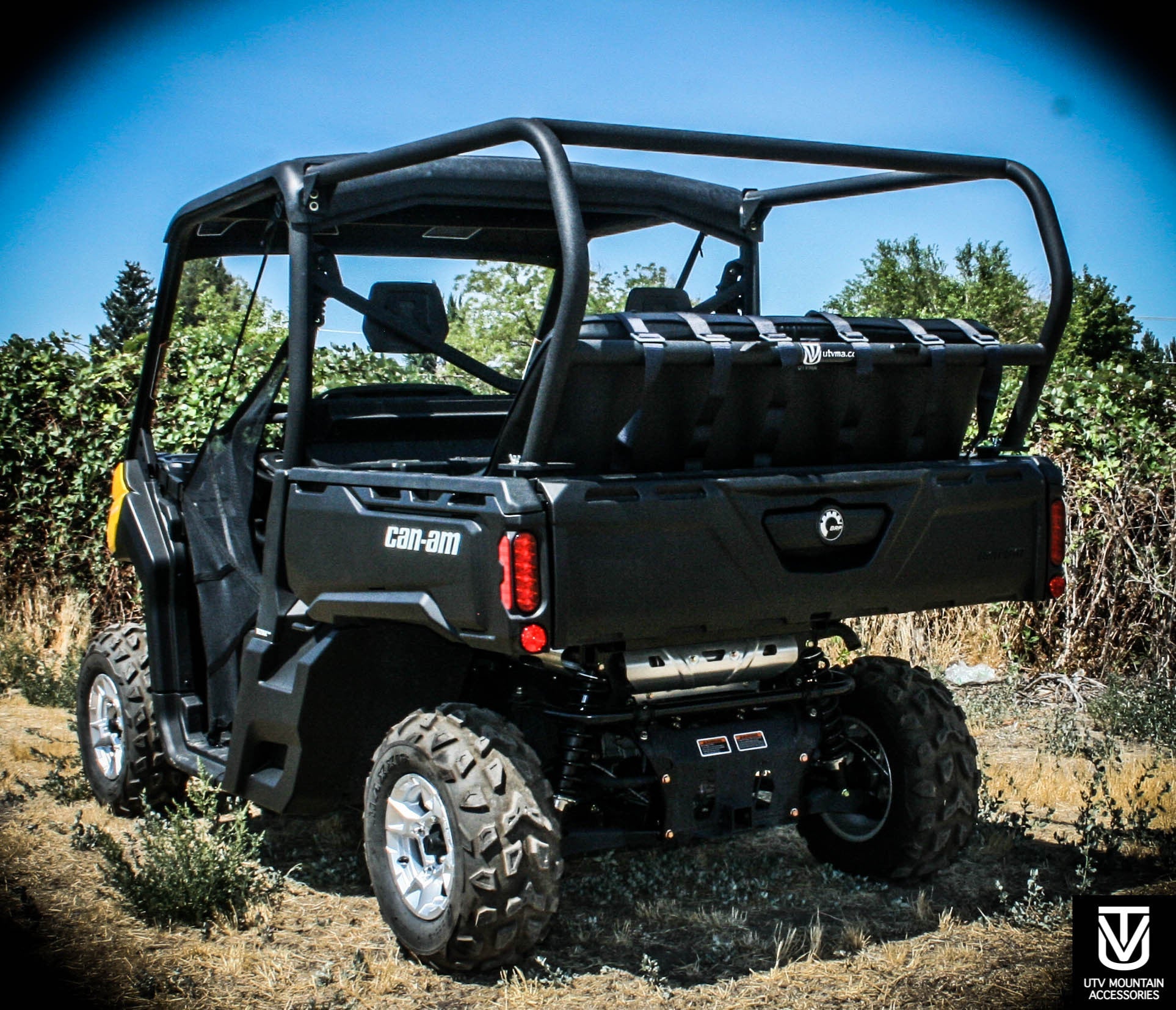 Defender Backseat and Roll Cage Kit (2016+)