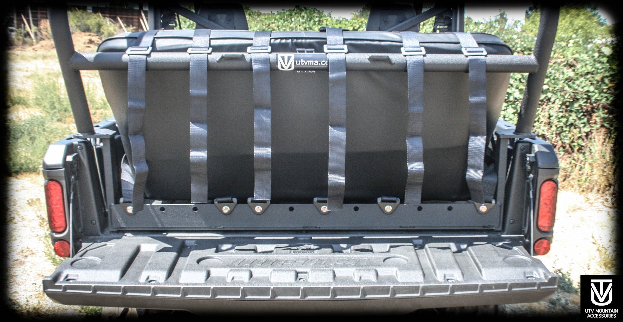 Defender Backseat and Roll Cage Kit (2016+)