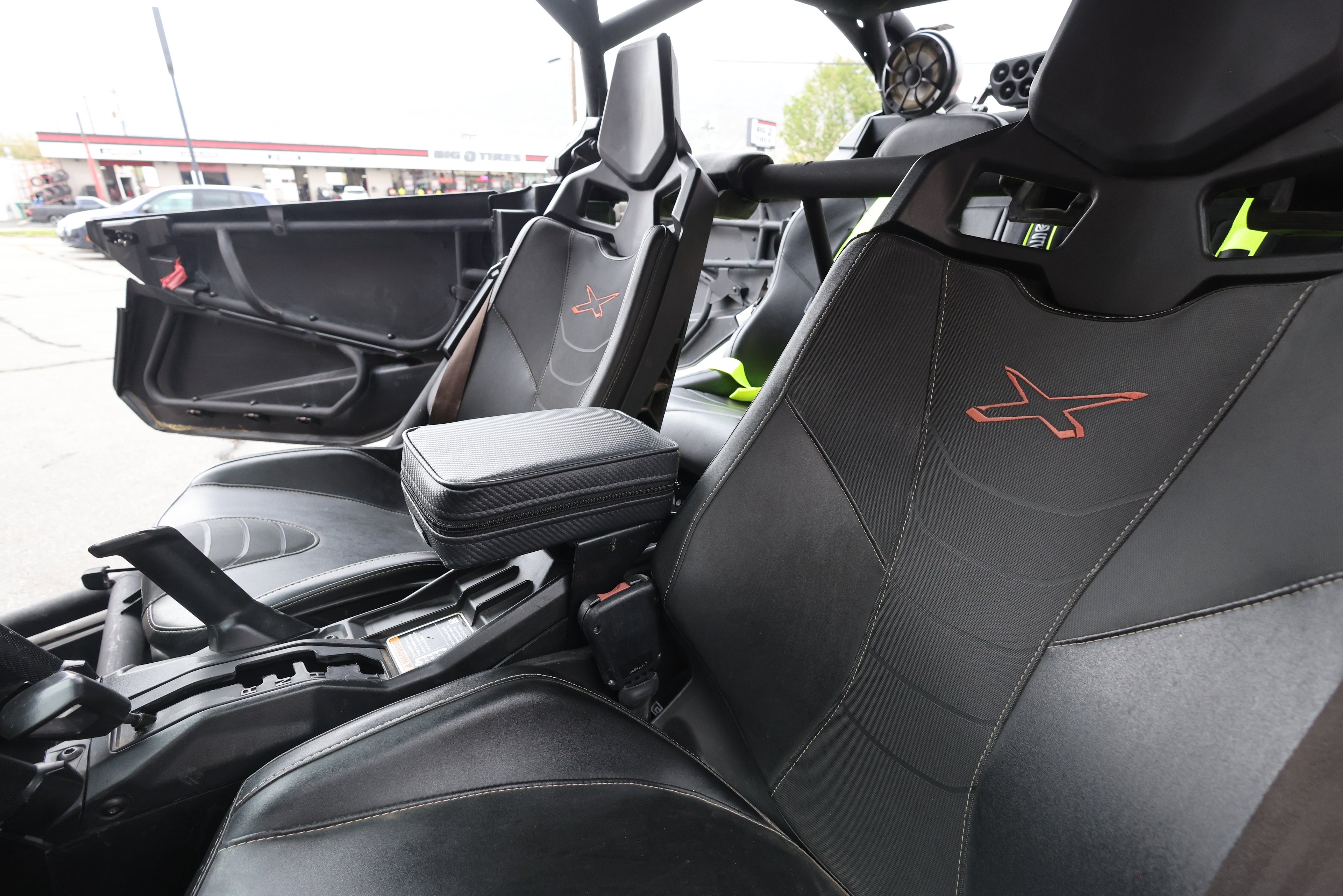UTVMA Maverick X3 MAX Armrest with Bracket (2017+)