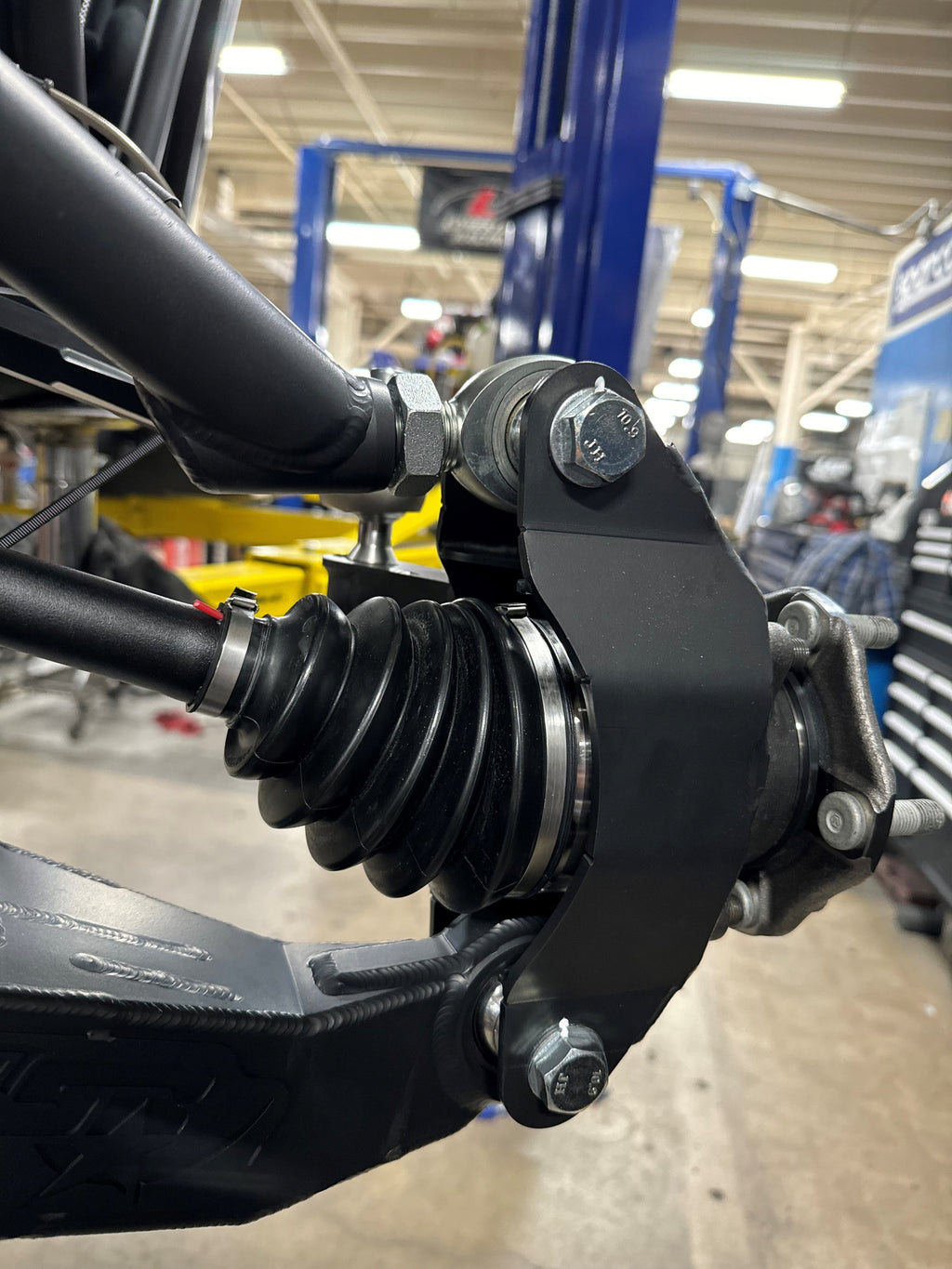 PRO R/ TURBO R LOWER A-ARM AND KNUCKLE KIT